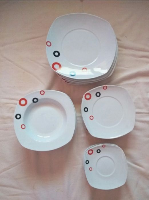 Set de 24 de farfurii