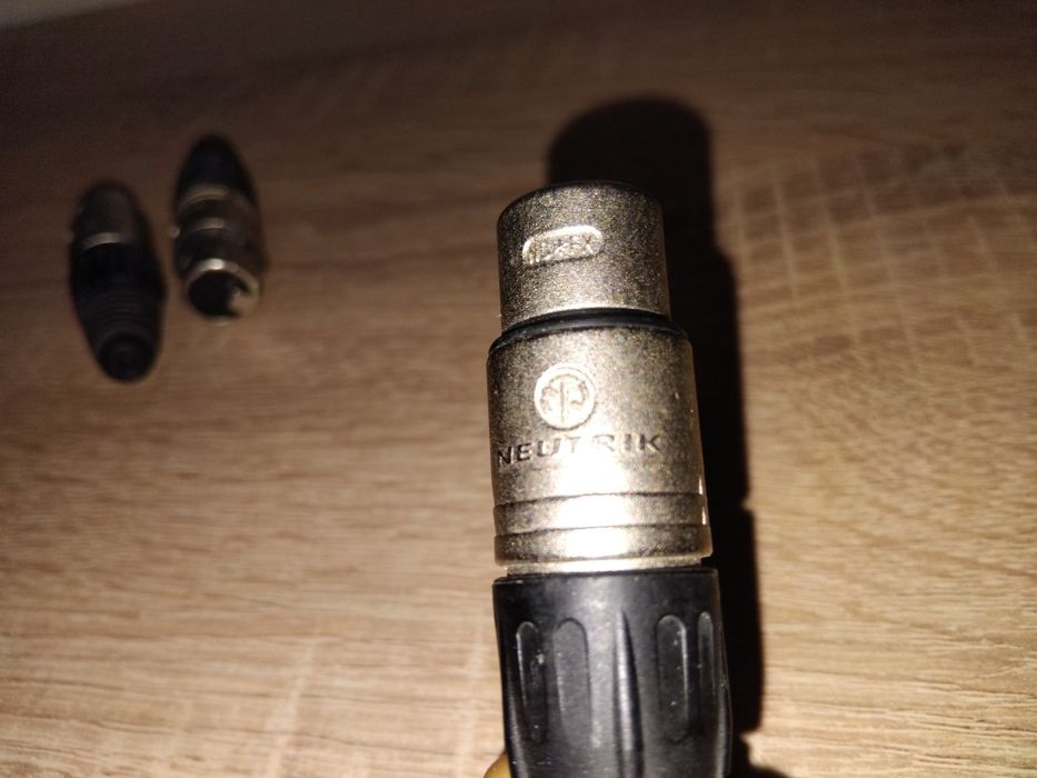 Продавам XLR  конектори / букса тройка