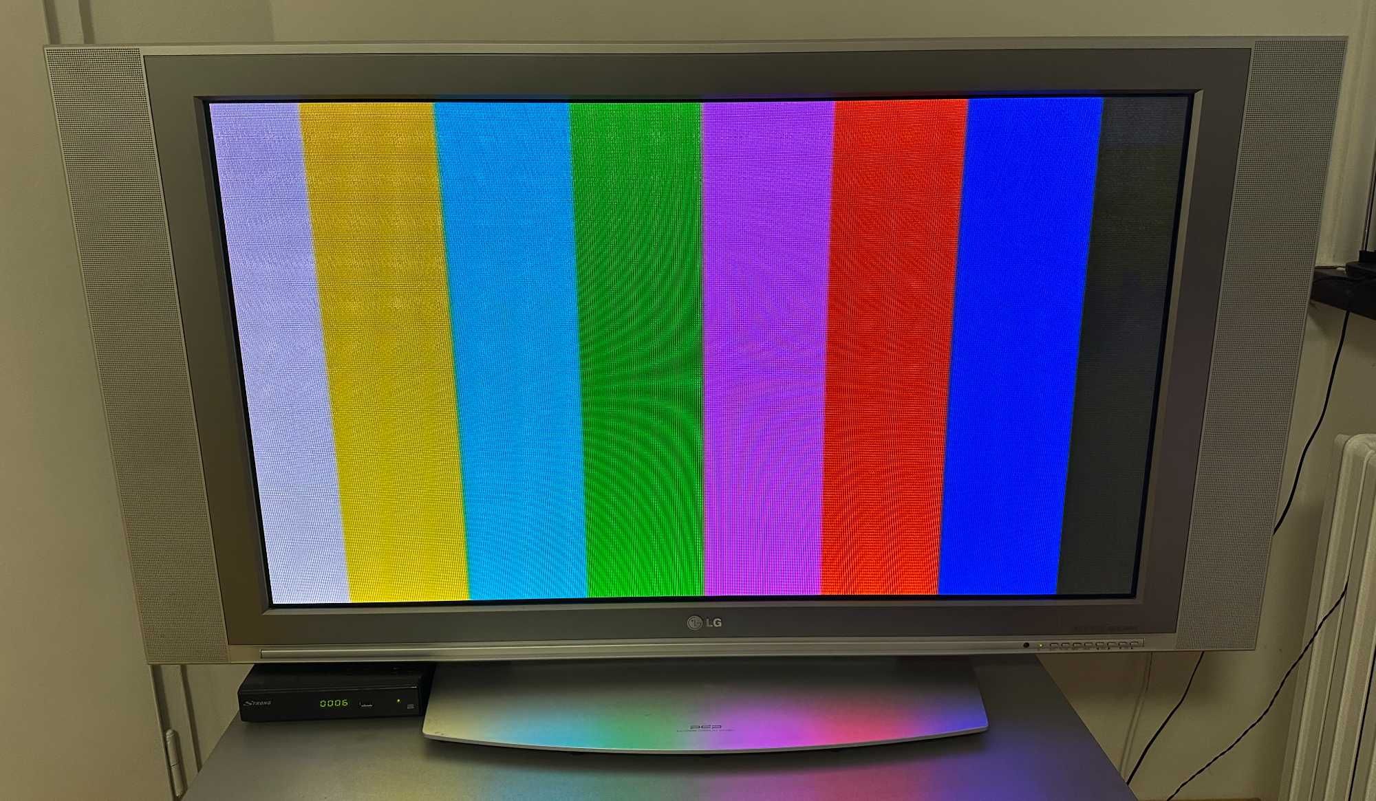 LG Плазма телевизор 42" диагонал - 42PX3RVA
