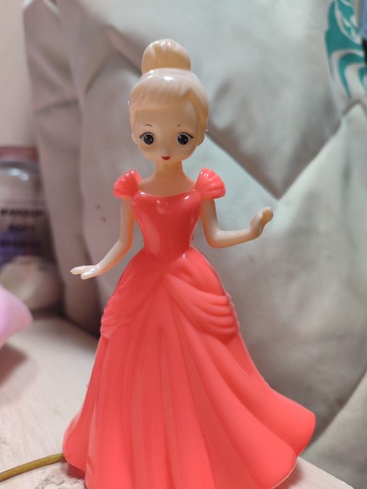 Кукла пластиковая