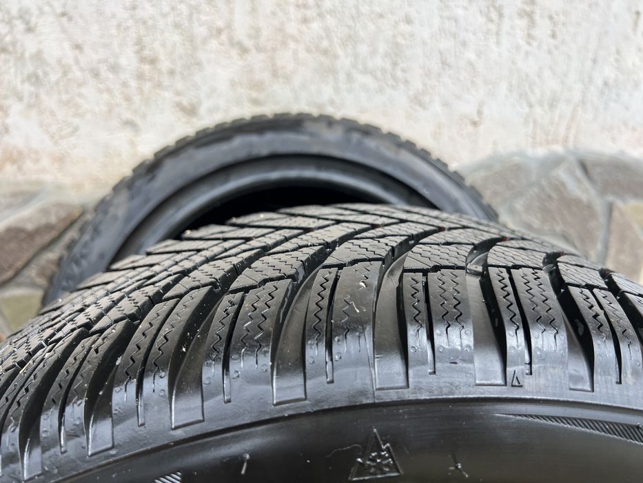 245/45 R18 зимни ДОТ : 3824