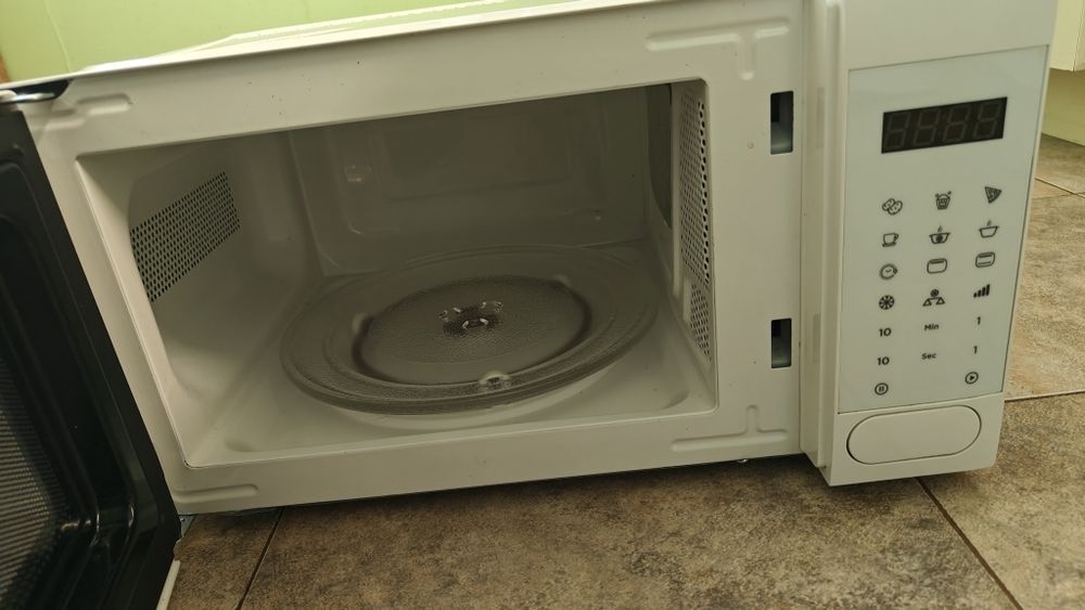 Микровълнова Black+Decker