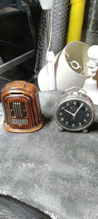 Doua ceasuri de masă vechi
