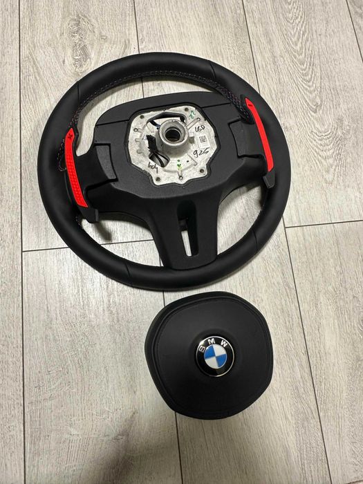 Volan M Carbon BMW G30/G11/G05/G06/Seria 5/7/8/X3/X4/X5/X6 NOU