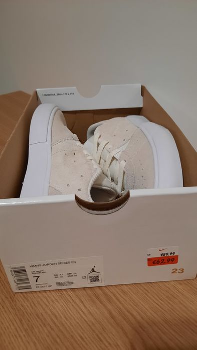Vând adidași NOI Originali Nike Jordan series ES