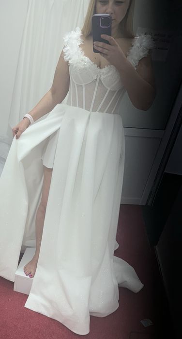 Vand rochie mireasa La jeune Mariee
