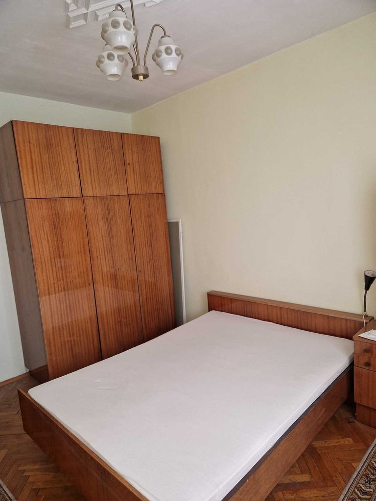 Продава се Тристаен апартамент в Плевен, Идеален център - 100 кв.м за 1250 €/кв.м - Снимка #4