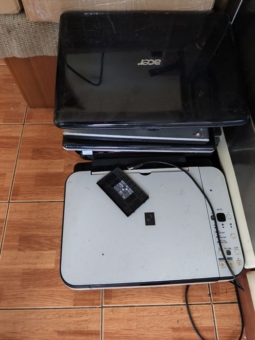 Lot 11 laptopuri+imprimantă incomplete