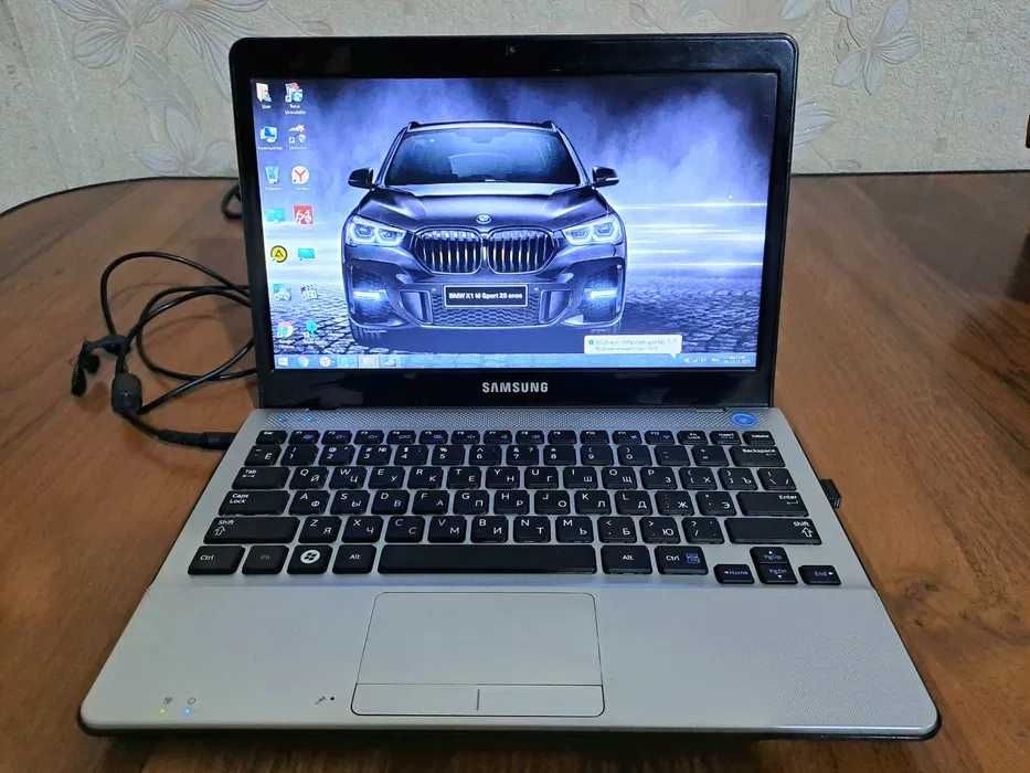 Продается идеальный ноутбук Samsung/Озу 2Gb/HDD 320Gb/для офиса и дома