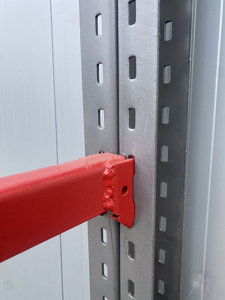 Rafturii metalice tip Cantilever