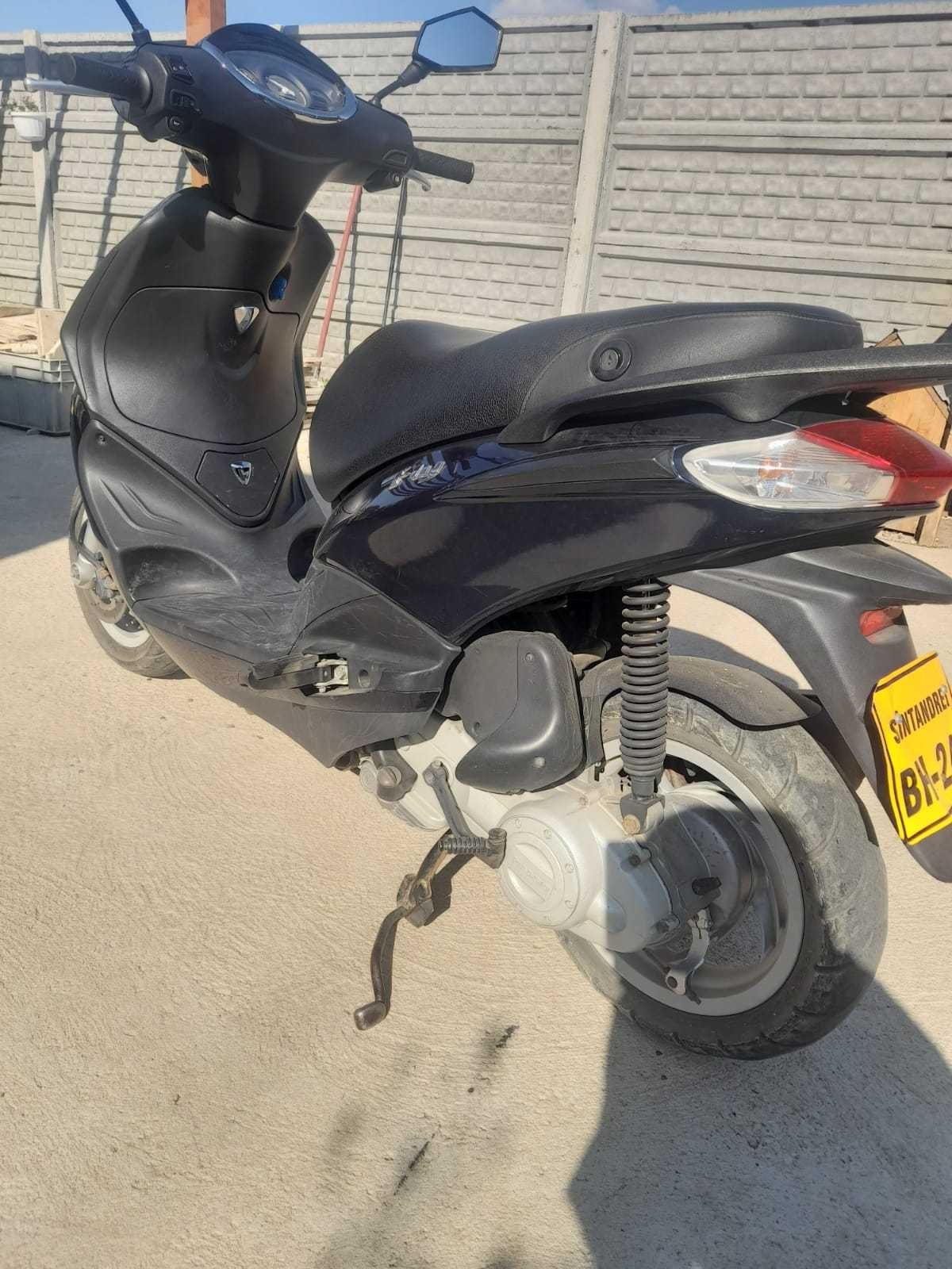 Vând scuter Piaggio Fly