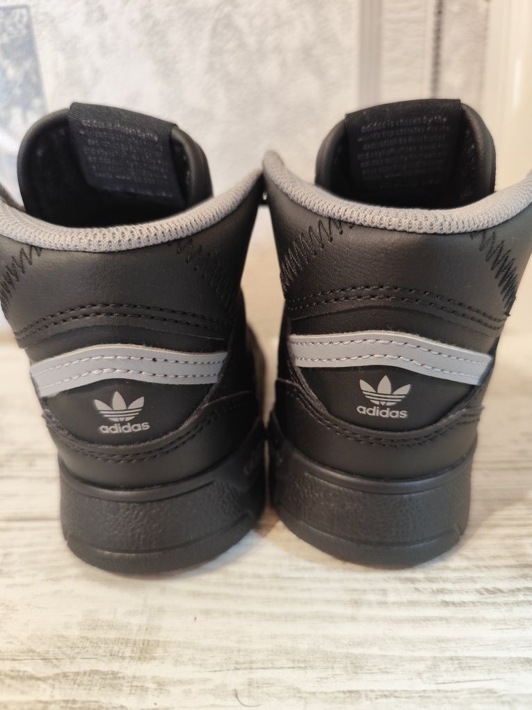 Нови Adidas детски маратонки