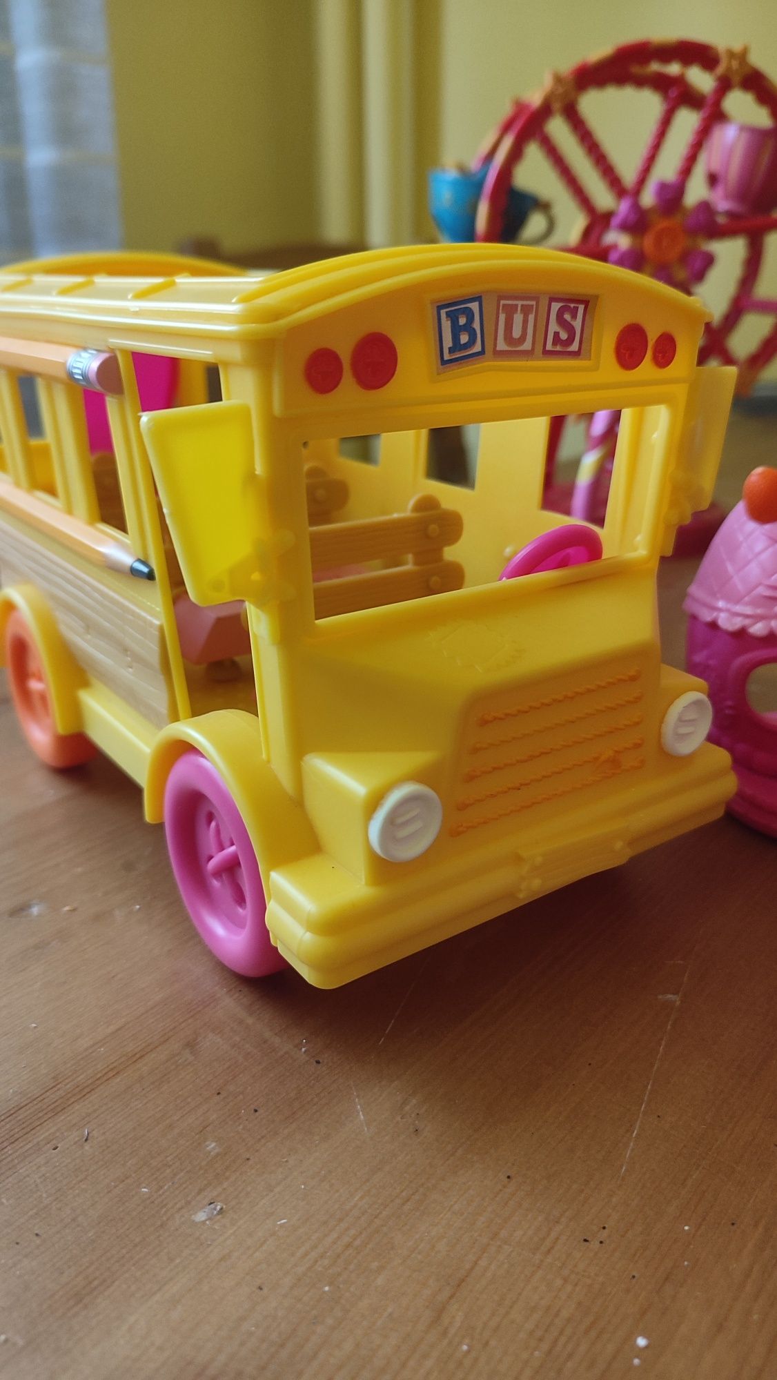 Jucării lalaloopsy Autobuz școlar, gentuță, castel ,insula, roata
