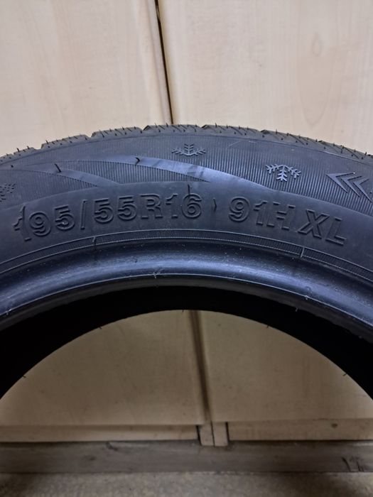 Anvelope iarna 195-55-16.