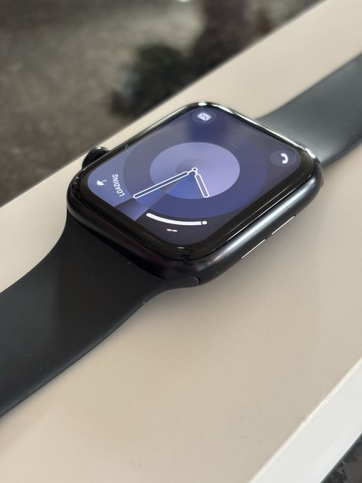 Смарт часовник Apple Watch SE2