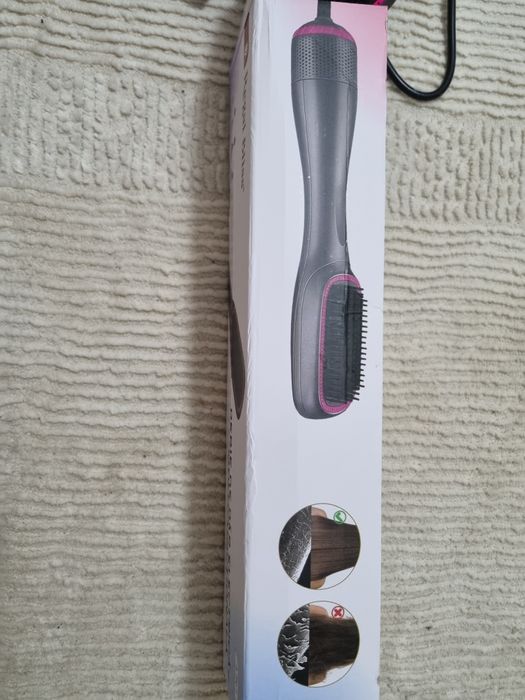 Perie par  cu  aer cald și ioni pt  indreptat și uscat par  simultan