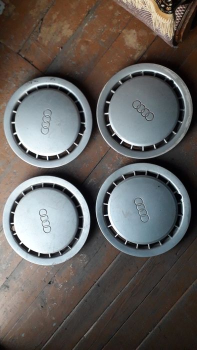 Продам колпаки R14 оригинал на ауди 80б3