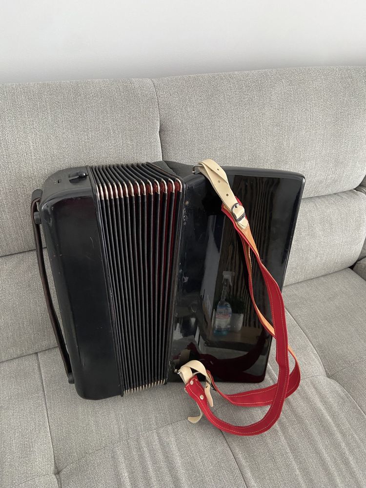 Acordeon Lucia 2p cu 80 basi