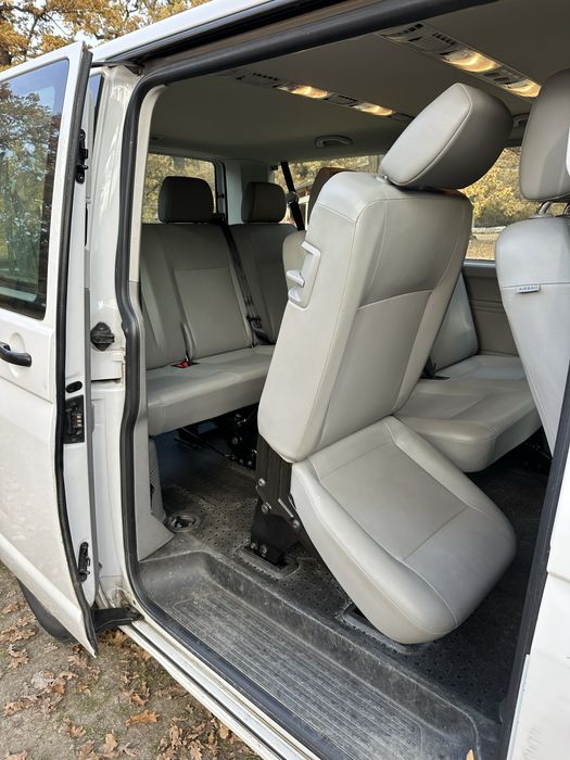 Inchiriez Microbuz 7+1 VW Caravelle 4x4