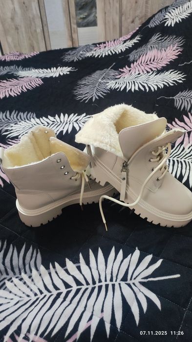 Продам Ботинки 37 размер новые.