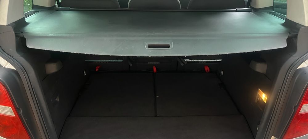 Rulou retractabil VW Touran in perfectă stare