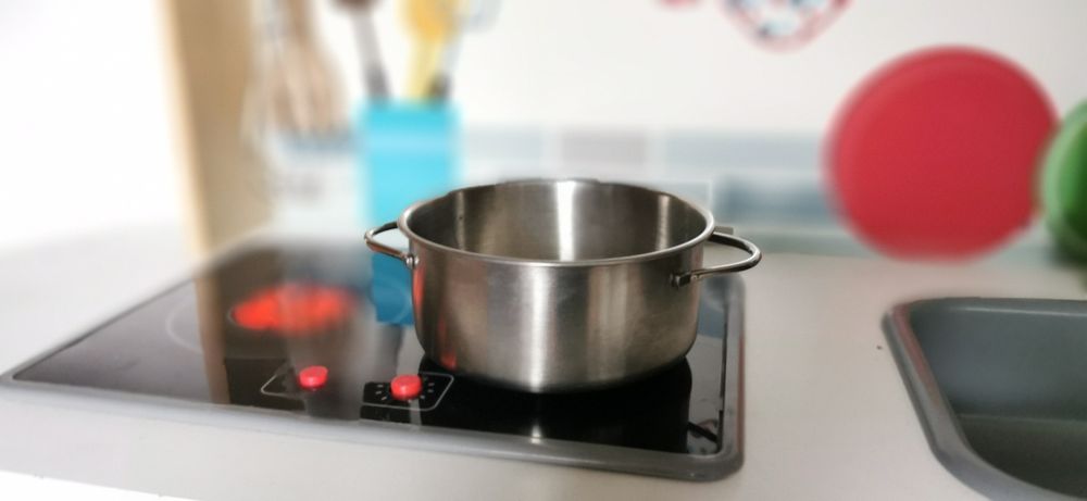 Bucatarie + 2 cadouri ( casa marcat si cantar )