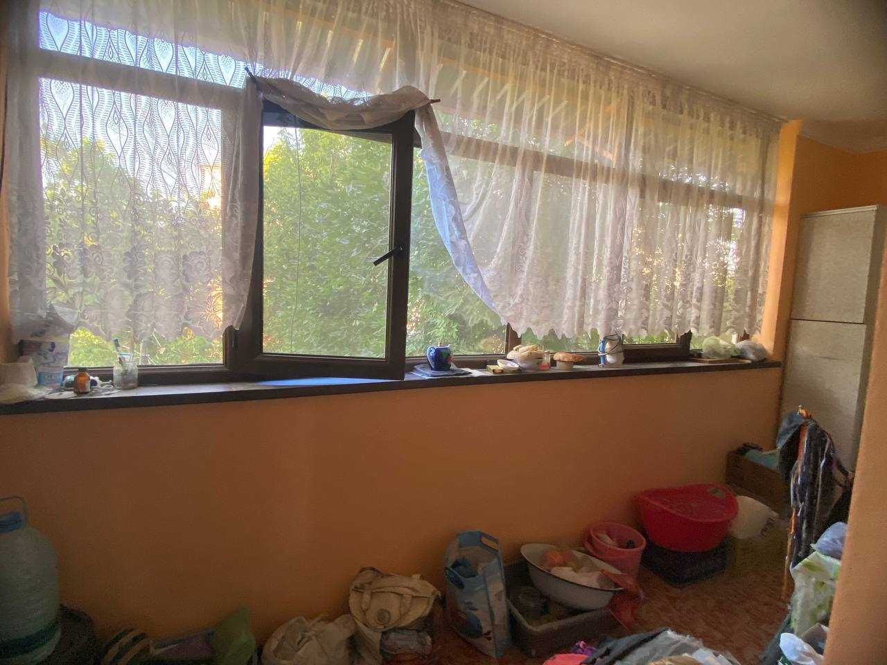 Jizzax shahri markazida 77-seriyali 3 xonali gishtli uy sotiladi.