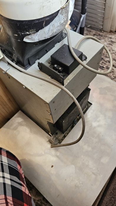 Отдам вытяжку  на запчасти