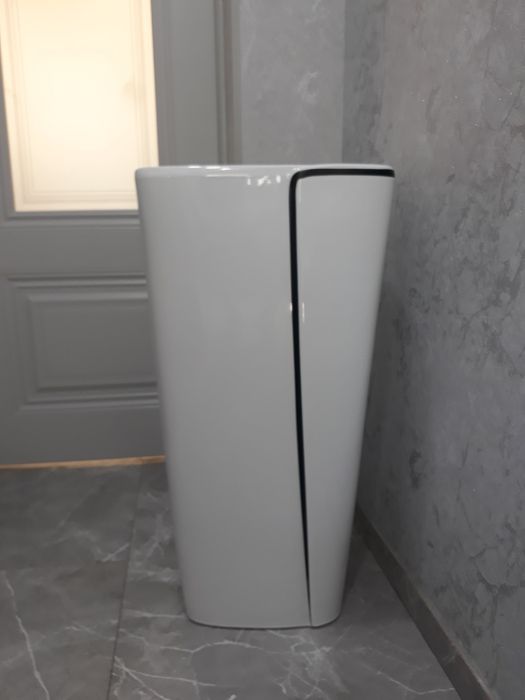 Раковина-пьедестал для ванной.