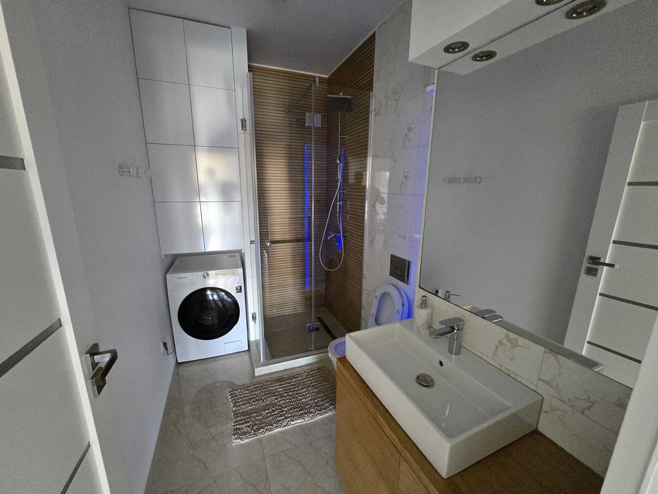 Se inchiriaza Ap. 2 camere + parcare subterana in zona centrala