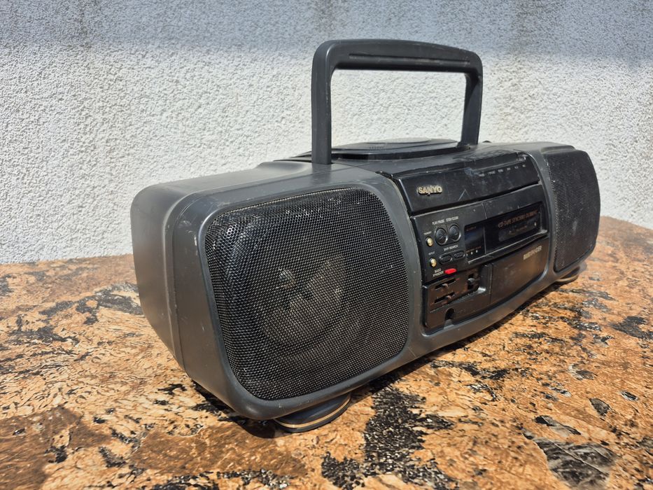 Radio Casetofon cu CD marca Sanyo,model MCD 216L,made in Germany