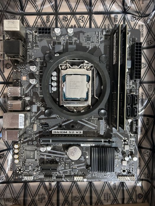 Процессор I5 10400f + Материнская плата Gygabyte h410 (комплект)