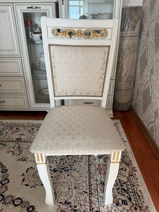 Стулья в количестве 10 штук в хорошем состоянии