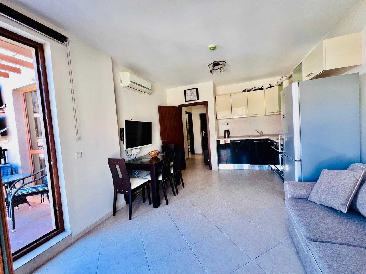 Продава се Тристаен апартамент в к.к. Слънчев бряг - 70 кв.м за 1572 €/кв.м - Снимка #3