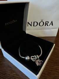 Браслет пандора серебряный с двумя шармами. Pandora