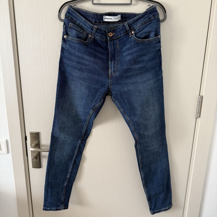 Blugi Bershka marimea 42