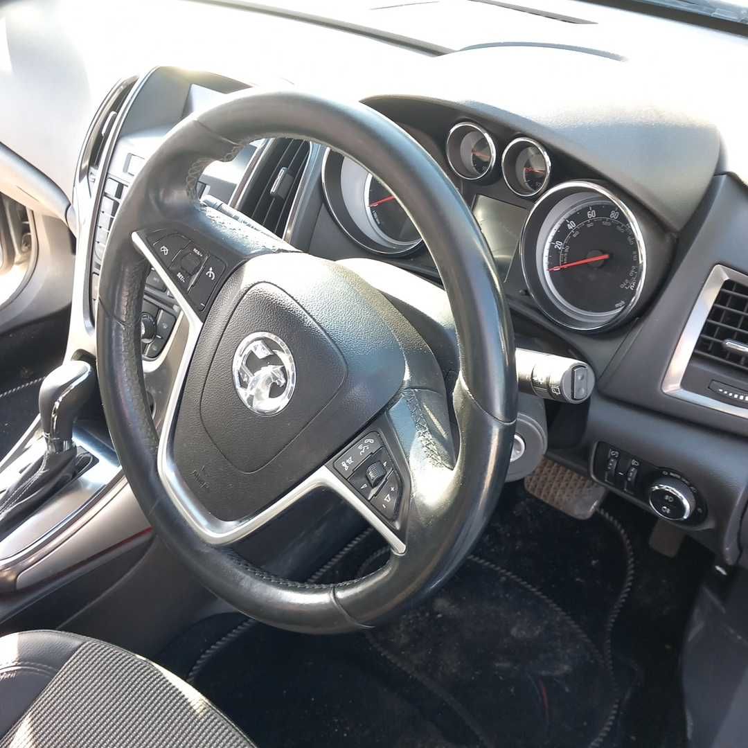 Опел Астра J 2,0 CDTI комби 2011/Astra J Sports Tourer 2,0 CDTI silver