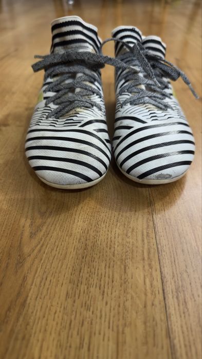 Детски футболни бутонки