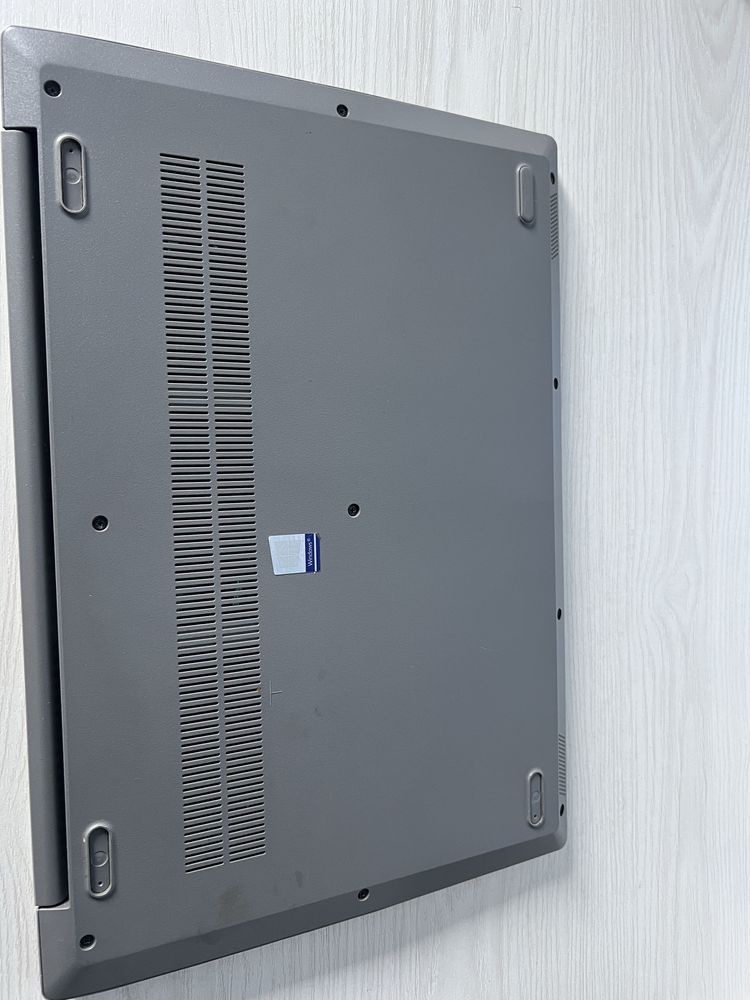 Noutbuk Lenovo i3 10, Ram 8, Ssd 128