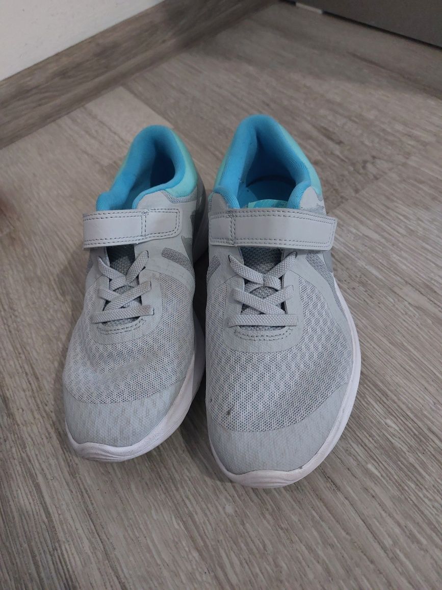 Оригинални маратонки Nike Adidas