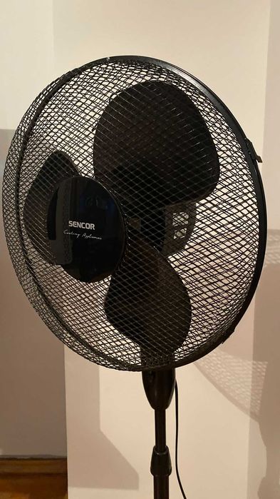 Вентилатор 3 степени Sencor на стойка