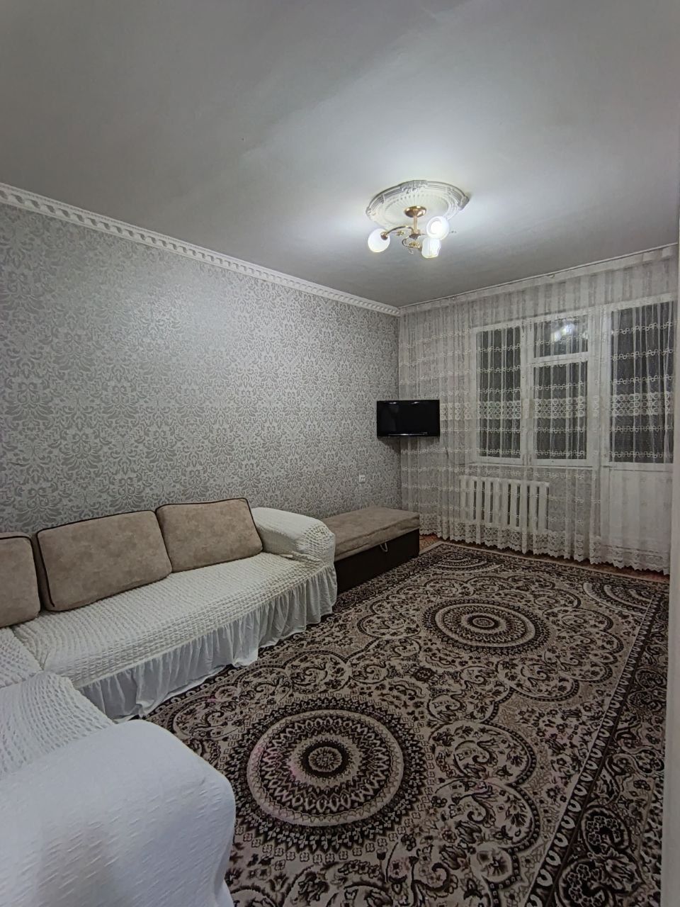 Mirzo Ulugbek metro 2/4/4 balkon 1,5x3 kvartira sotiladi