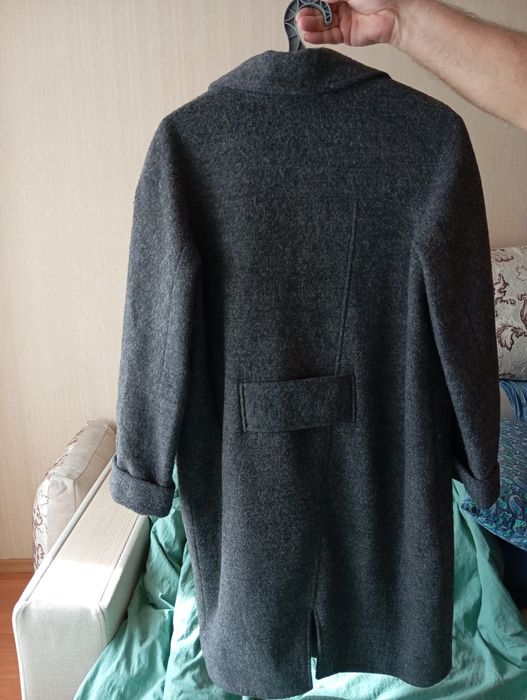 Пальто 46р-р шерть находимся м-он Таугуль