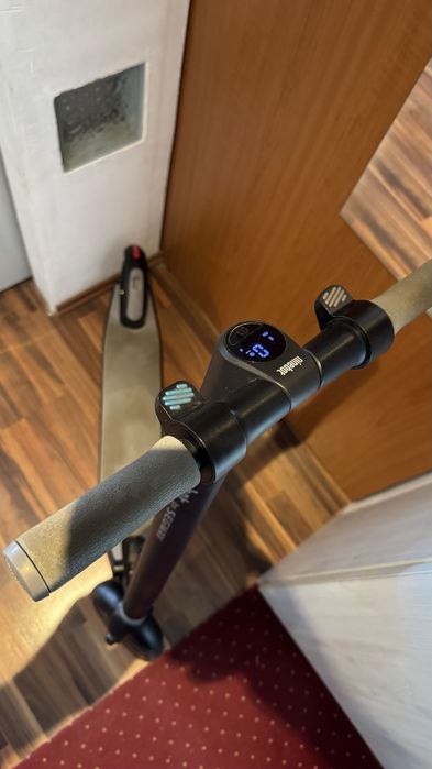 Trotineta electica Segway Nineboot KickScooter ES1 cu aplicatie