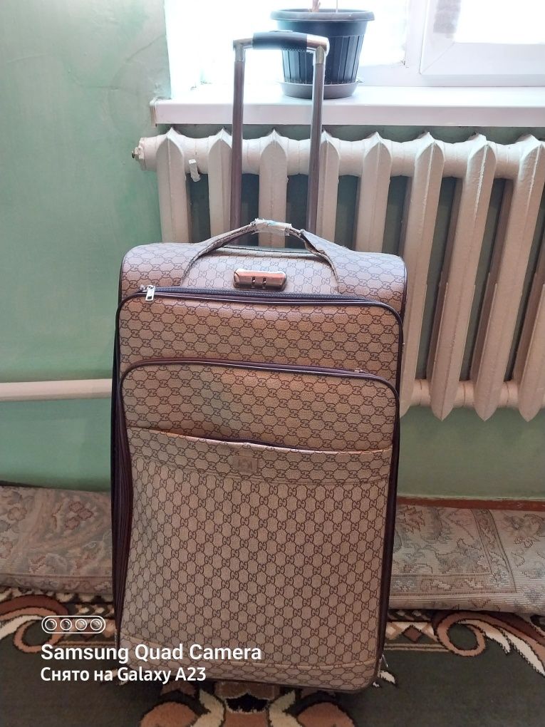 Чемодан очень хороший