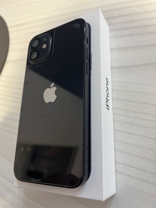 Vand Iphone 12 black