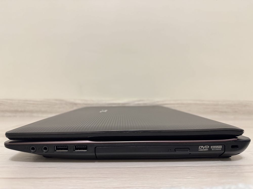 Лаптоп ASUS X53S