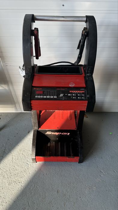 Robot si starter baterii auto Snapon