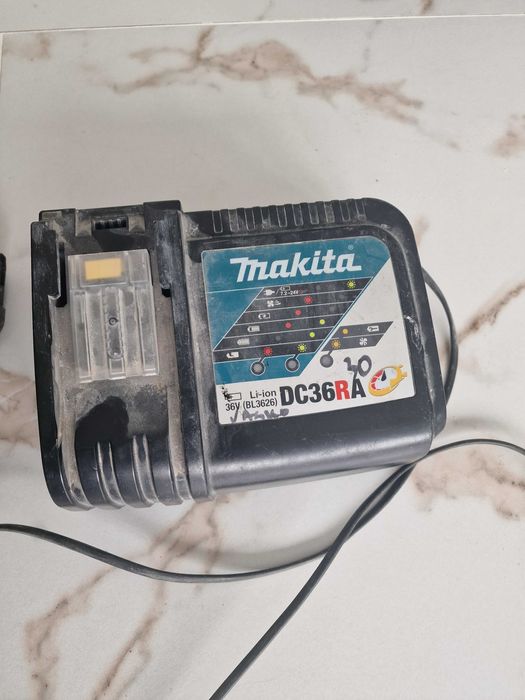 Комплект зарядно със 2 батерии Макита  модел 36V BL3626