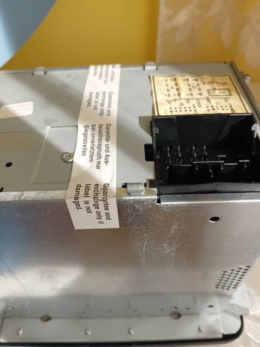 Продавам оригинално СД  за VW